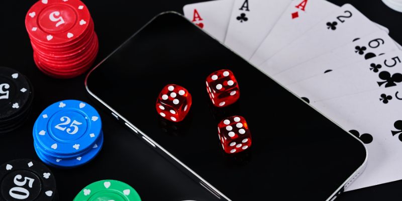 Bảng so sánh app 68 game bài với bản Web